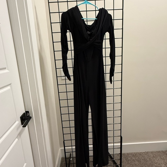 Elegant Black Long Sleeve Jumpsuit - Picture 2 of 4